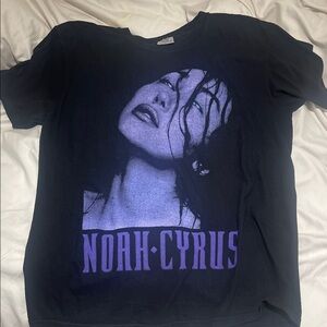 Noah Cyrus concert tshirt